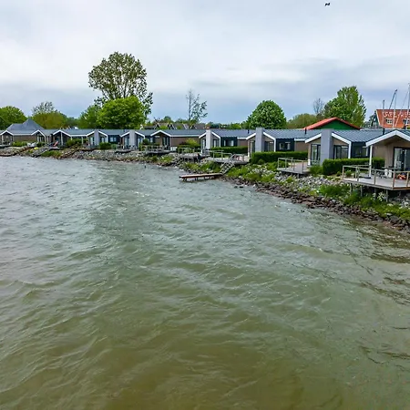 Chalet Modern Located On The Markermeer Bovenkarspel